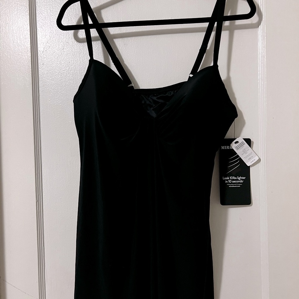 NWT Black Underwire Swim Top by Miraclesuit. Size 14